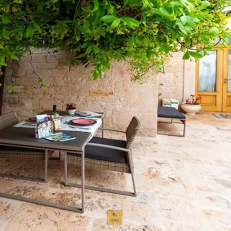 Petralu By La Puglia In Un Trullo