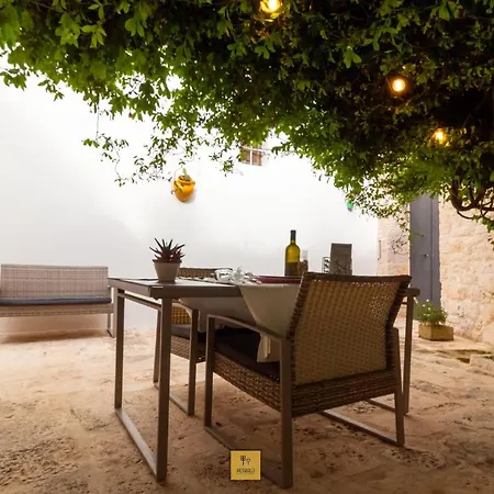 Petralu By La Puglia In Un Trullo * Locorotondo